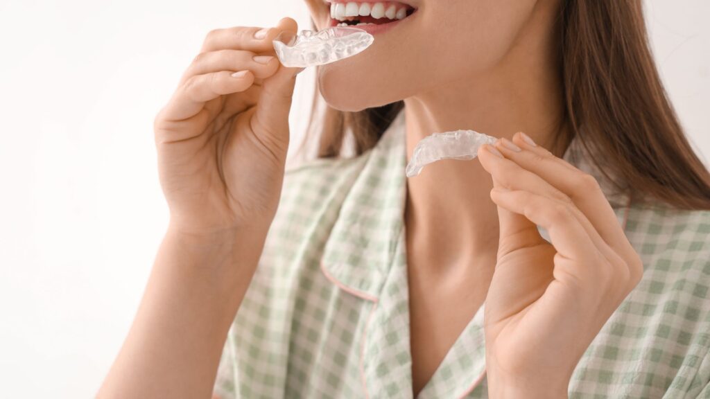 Saiba o que é e como funciona o alinhador invisível. Descubra a tecnologia 3D e as vantagens da ortodontia transparente na Smile More Clinic em Lisboa e no Porto.