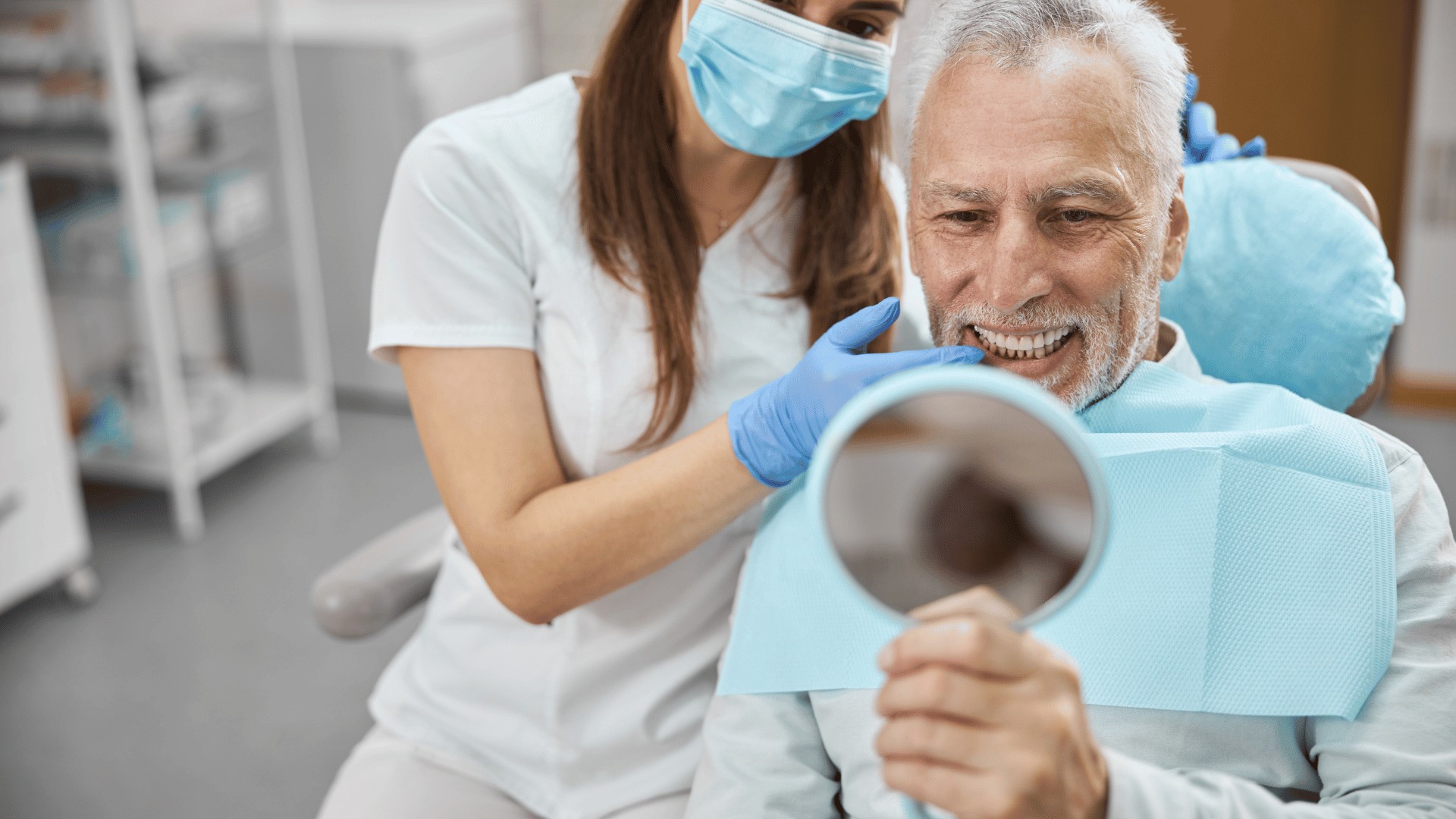 Smile More oferece implantes dentários avançados e confortáveis. Marque a sua consulta e volte a sorrir com confiança e liberdade.