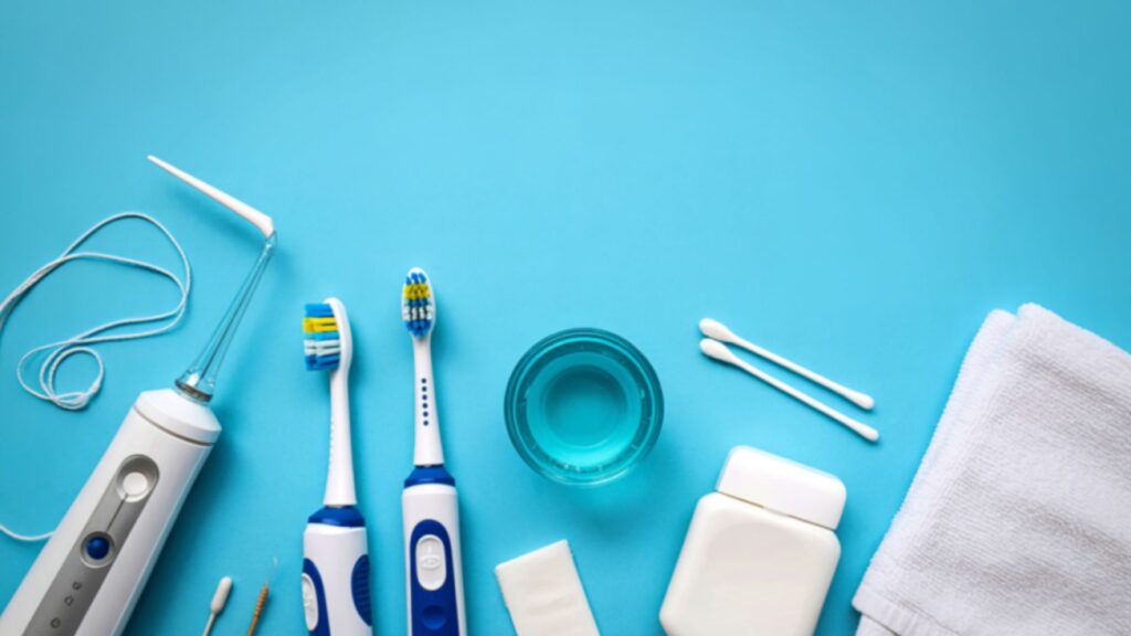 Descubra como manter uma excelente higiene oral com aparelho dentário. Aprenda a usar a escova interdentária e o fio dentário corretamente com as dicas da Smile More Clinic.