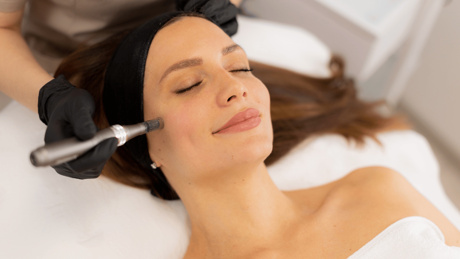 Descubra a estética facial no Porto na nossa clínica. Realce a sua beleza natural e recupere a confiança com tratamentos personalizados de harmonização facial